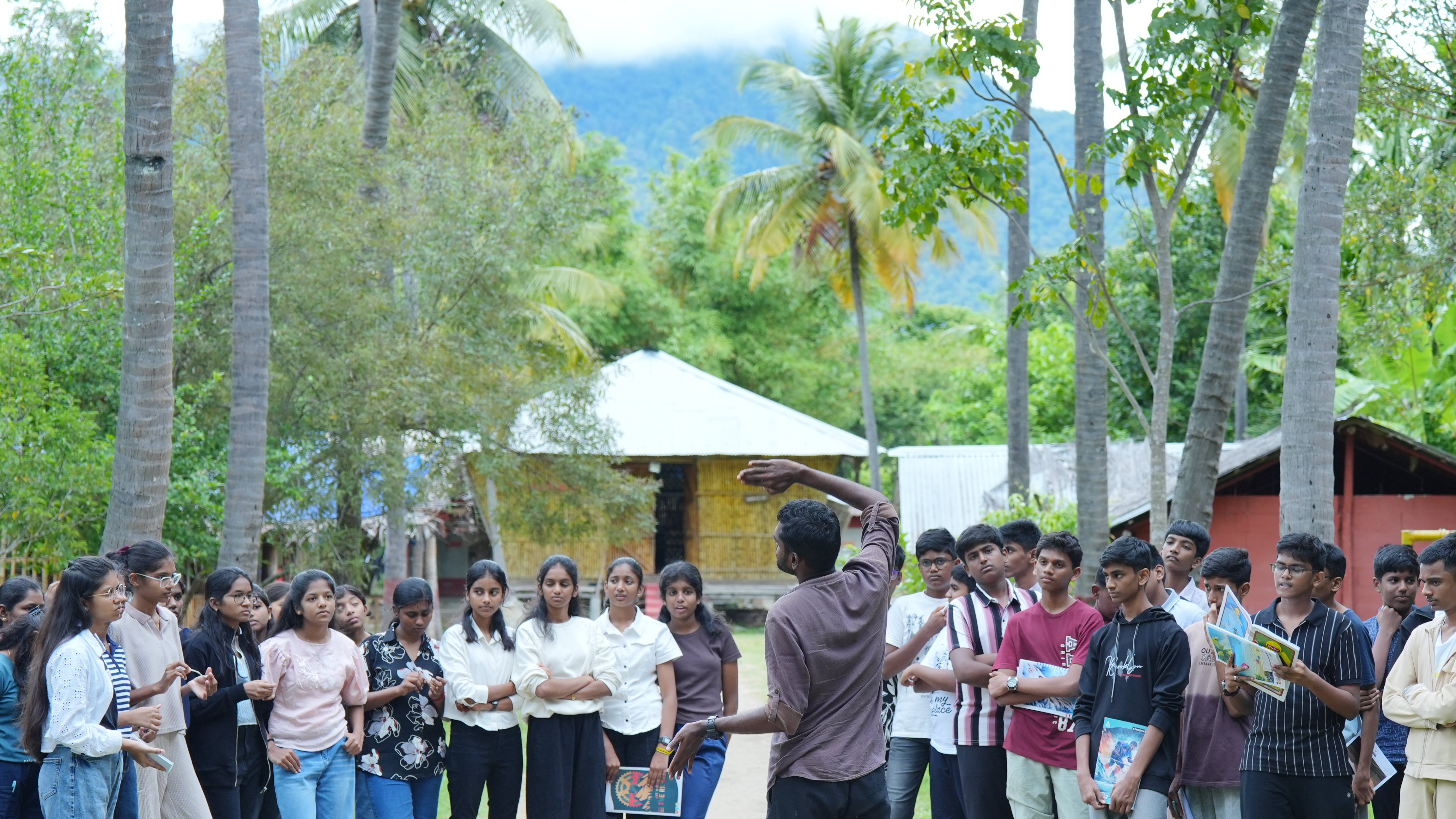 School visit at Iyal Farm — photo 4